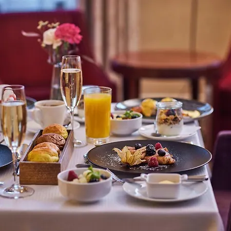 Hotel Grand Vilnius, Curio Collection By Hilton 5*