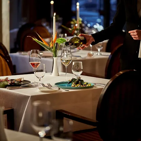 Hotel Grand Vilnius, Curio Collection By Hilton