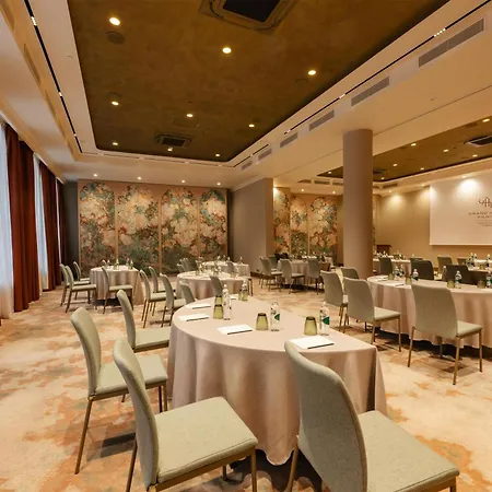 Grand Vilnius, Curio Collection By Hilton 호텔 5*