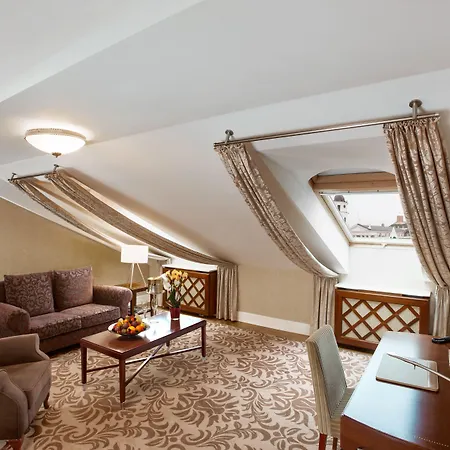 酒店 Grand Vilnius, Curio Collection By Hilton 5*